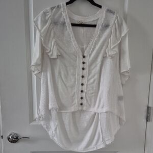 POL Hi-Lo Cream Button-Down Blouse